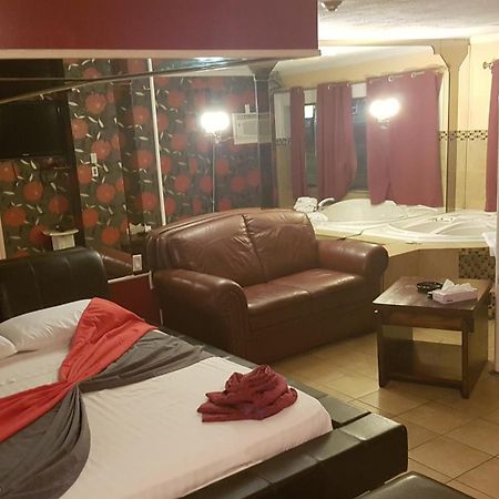 Chomedey Inn Laval Buitenkant foto