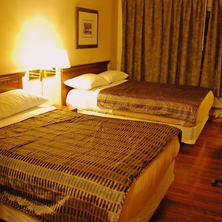 Chomedey Inn Laval Buitenkant foto
