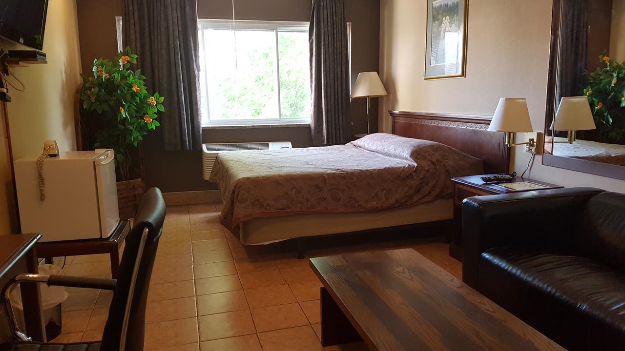 Chomedey Inn Laval Buitenkant foto