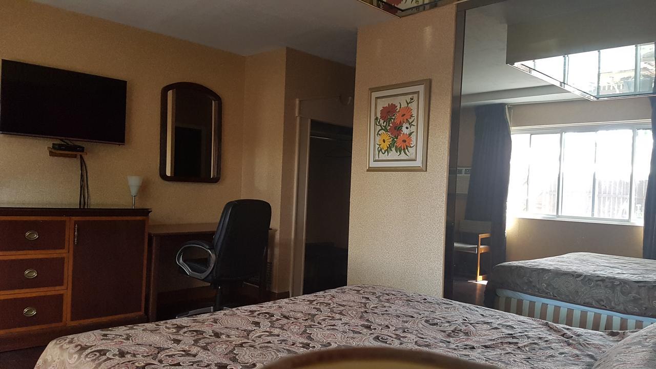 Chomedey Inn Laval Buitenkant foto