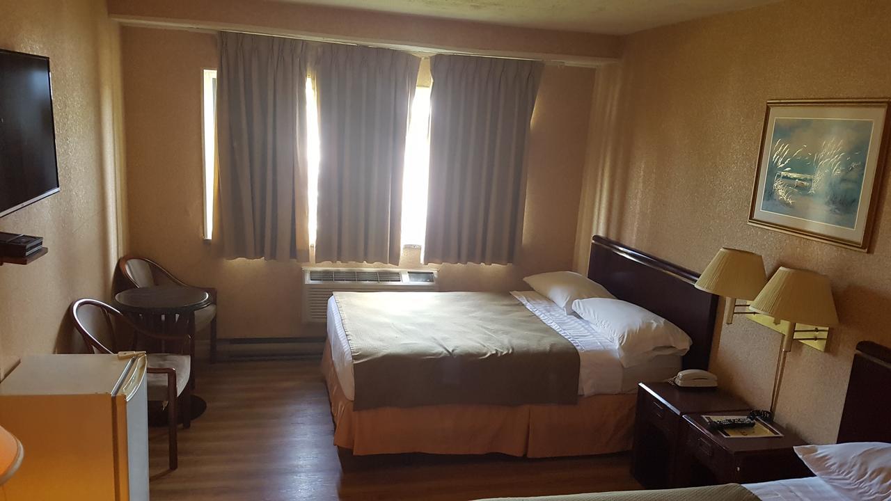 Chomedey Inn Laval Buitenkant foto