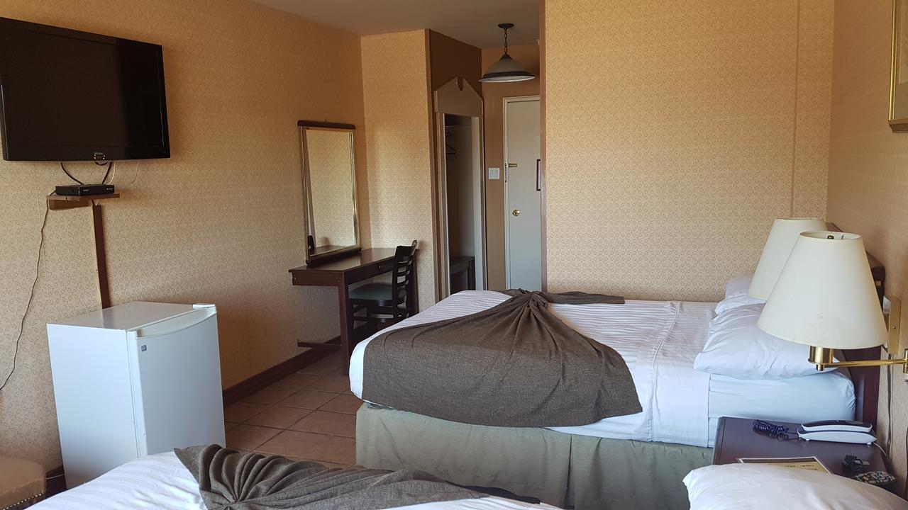 Chomedey Inn Laval Buitenkant foto