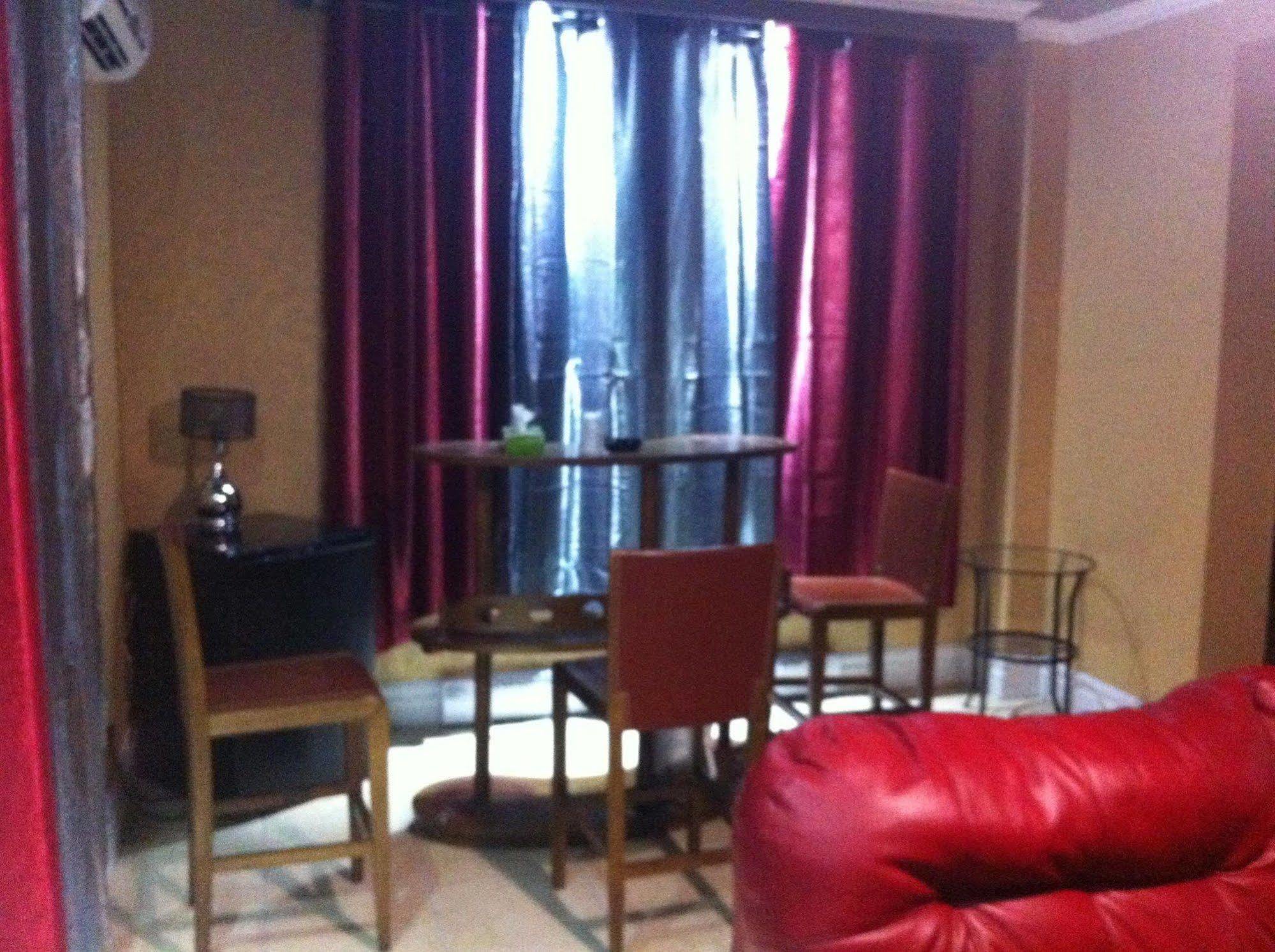 Chomedey Inn Laval Buitenkant foto