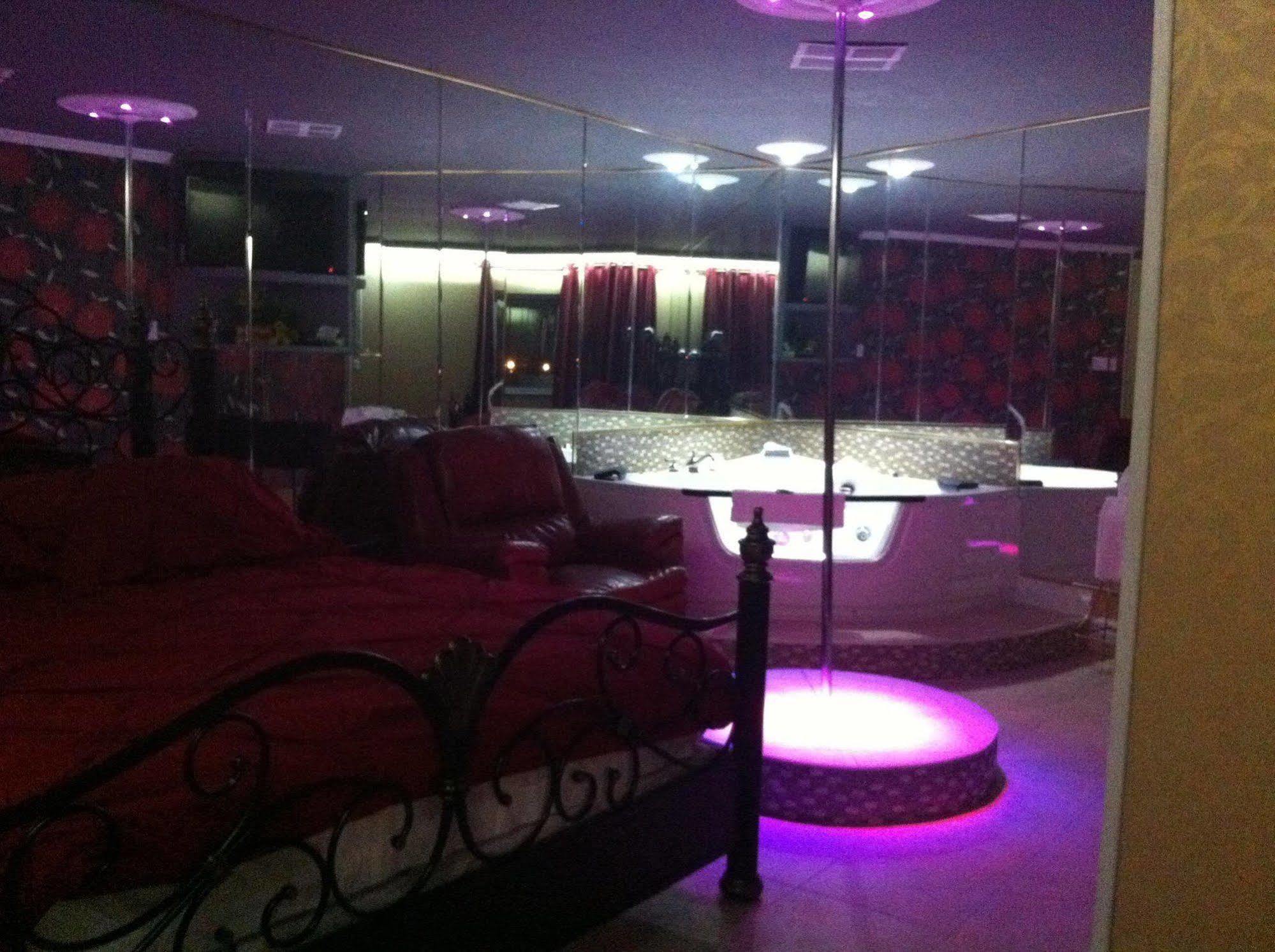 Chomedey Inn Laval Buitenkant foto