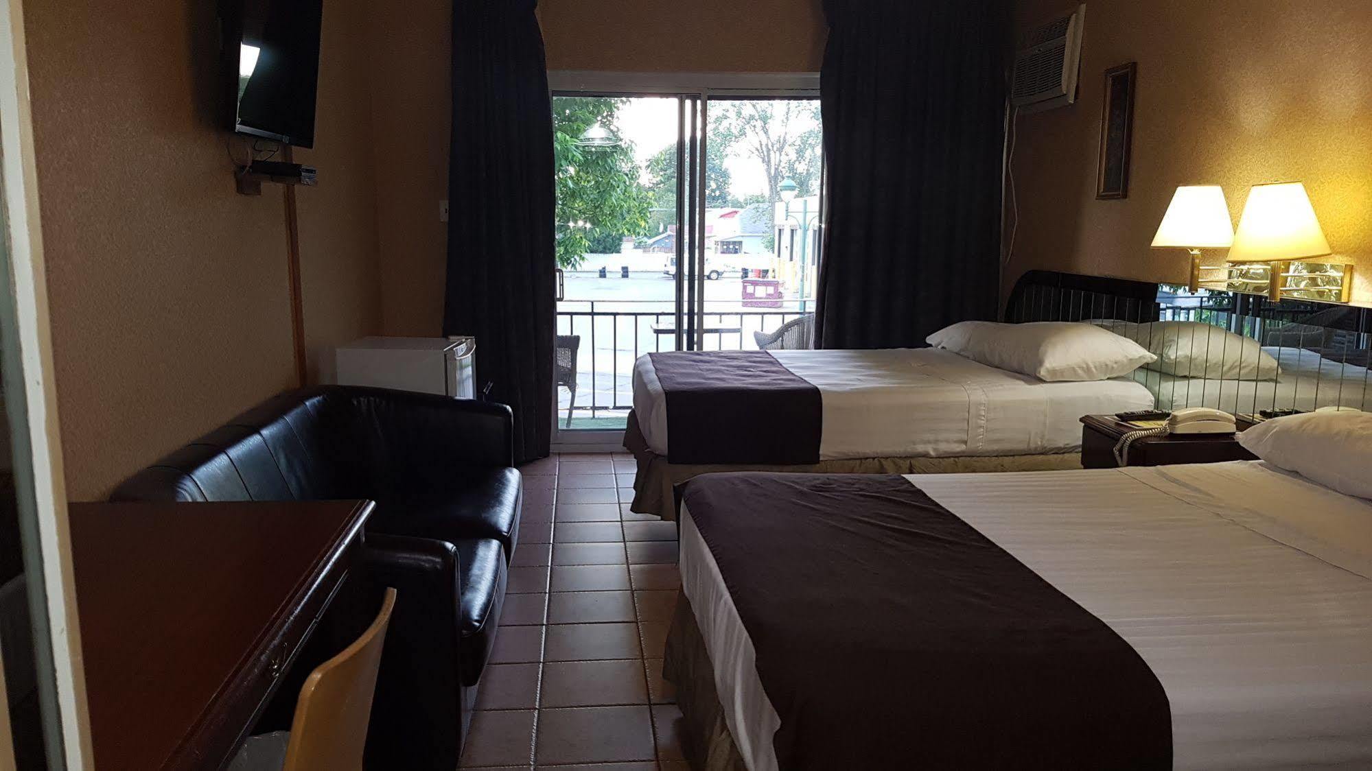 Chomedey Inn Laval Buitenkant foto