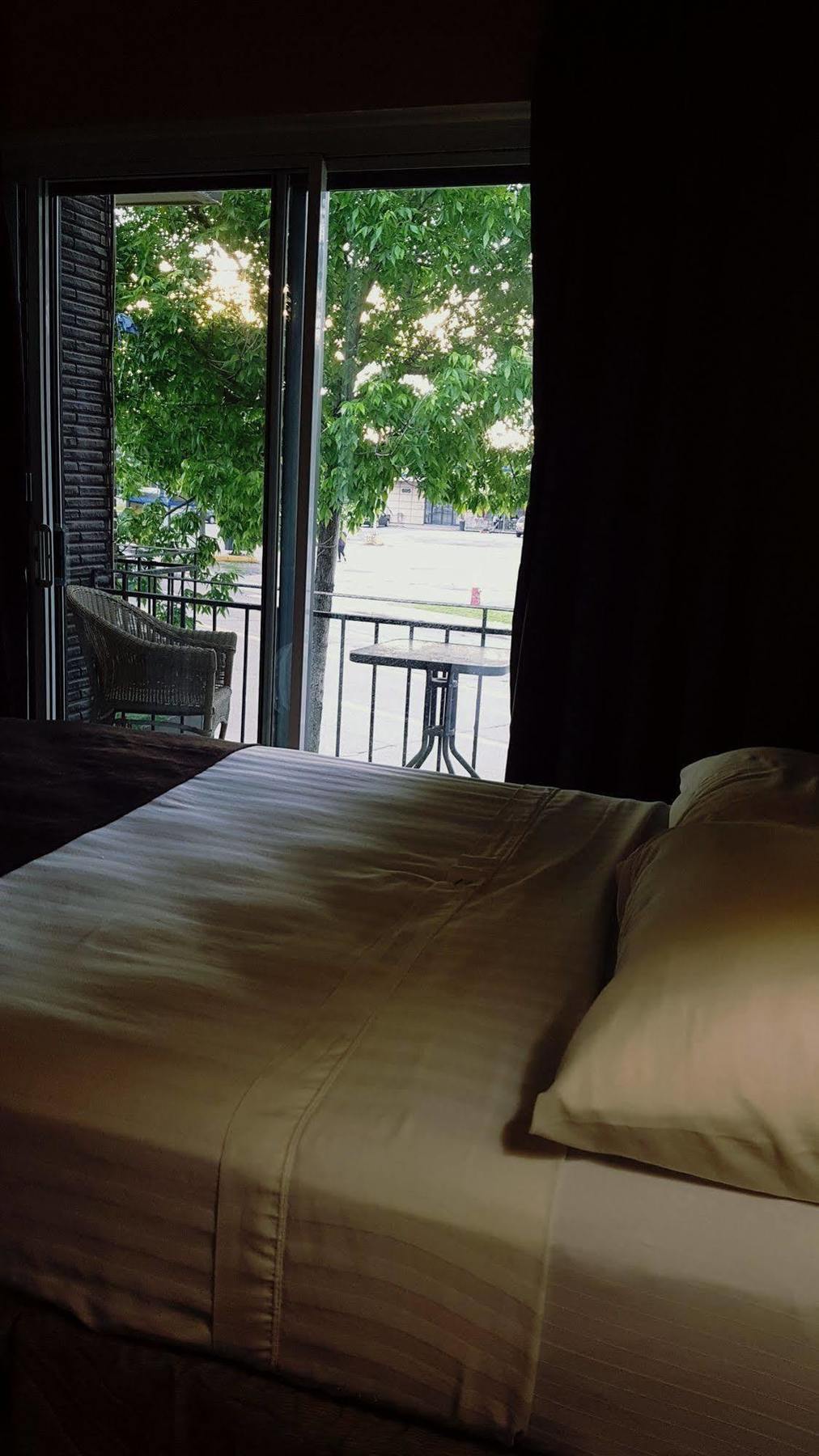Chomedey Inn Laval Buitenkant foto
