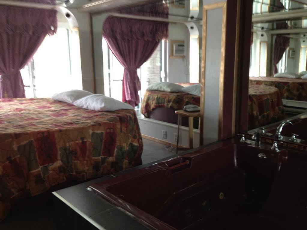Chomedey Inn Laval Buitenkant foto