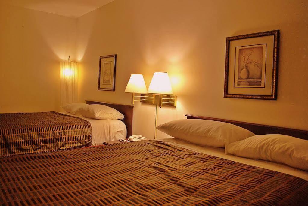 Chomedey Inn Laval Buitenkant foto