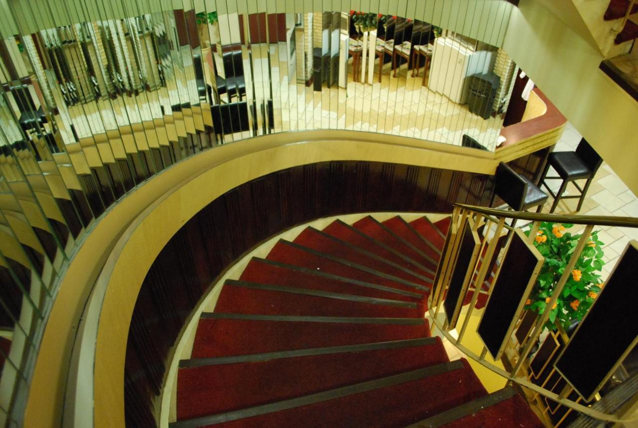 Chomedey Inn Laval Buitenkant foto