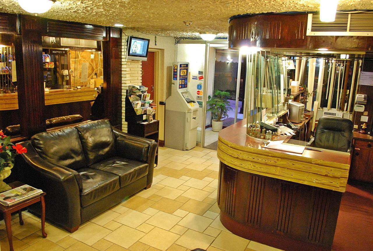 Chomedey Inn Laval Buitenkant foto